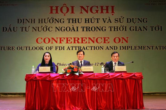 Tiếp tục hoàn thiện định hướng thu hút và sử dụng đầu tư nước ngoài Tiếp tục hoàn thiện định hướng thu hút và sử dụng đầu tư nước ngoài
