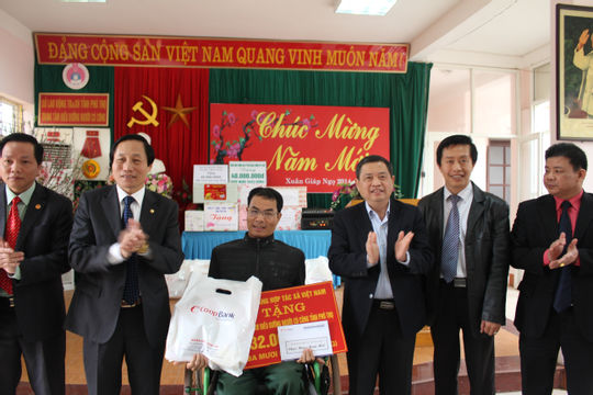 Dành hơn 362 tỷ đồng tặng quà Tết cho người có công