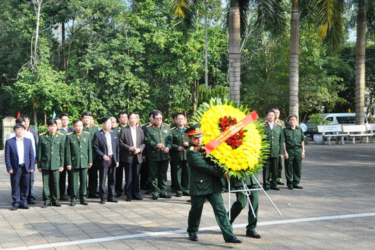 Hội Cựu chiến binh Kiểm toán Nhà nước dâng hương tưởng niệm các anh hùng liệt sĩ tại Vị Xuyên