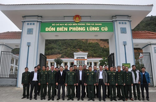 Đoàn công tác Hội Cựu chiến binh Kiểm toán Nhà nước thăm Đồn Biên phòng Lũng Cú