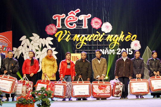 Chăm lo Tết cho các đối tượng chính sách, hộ nghèo