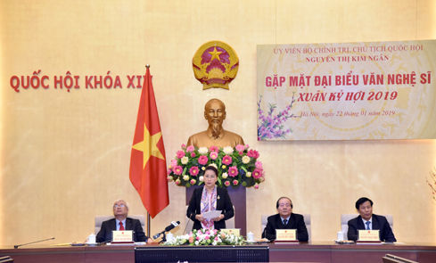 Chủ tịch Quốc hội Nguyễn Thị Kim Ngân gặp mặt văn nghệ sỹ