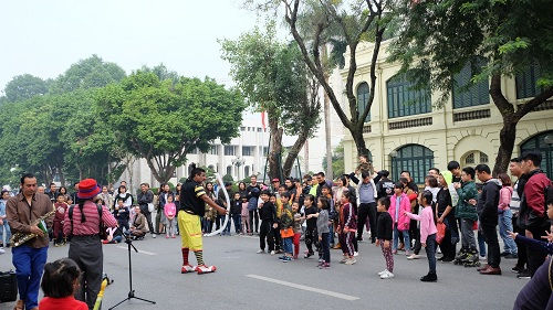 Du lịch “chạm ngưỡng” trở thành ngành kinh tế mũi nhọn