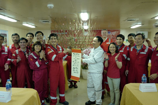 Xuân sớm trên những công trình dầu khí biển Xuân sớm trên những công trình dầu khí biển