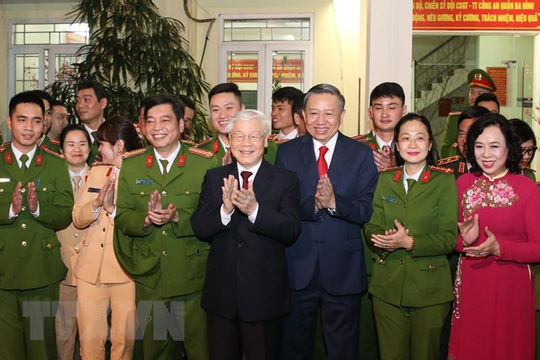 Tổng Bí thư, Chủ tịch nước chúc Tết đội cảnh sát 113 và EVN