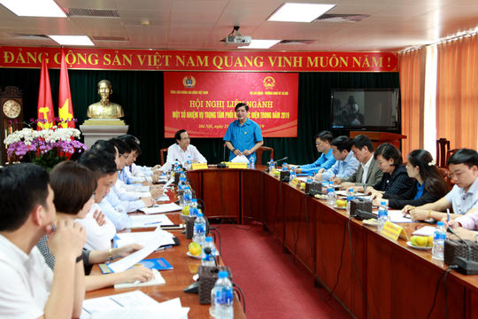 Đề nghị tăng cường kiểm tra, giám sát việc tuân thủ các quy định của pháp luật về công đoàn trong DN