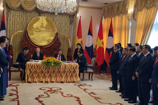 Chính phủ Việt Nam và Lào ký Hiệp định về hợp tác phát triển các công trình năng lượng điện và mỏ