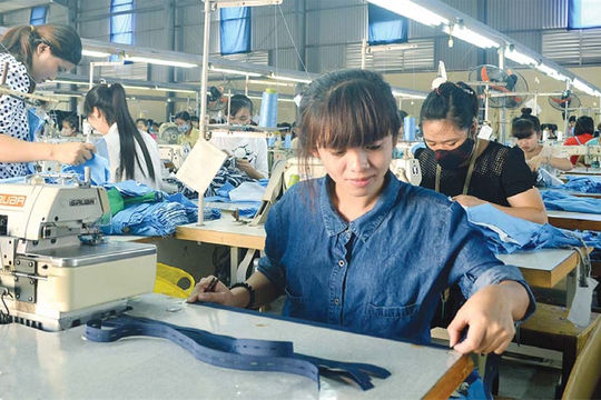 Lương không đủ sống, hàng triệu công nhân dệt may sống lay lắt Lương không đủ sống, hàng triệu công nhân dệt may sống lay lắt