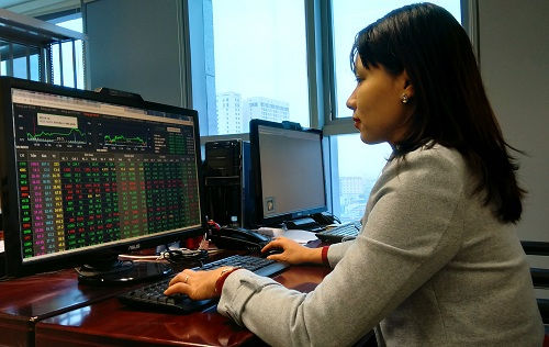 Thị trường chứng khoán trở thành kênh huy động vốn quan trọng của nền kinh tế Thị trường chứng khoán trở thành kênh huy động vốn quan trọng của nền kinh tế