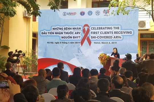 Những bệnh nhân đầu tiên nhận thuốc ARV từ nguồn Quỹ Bảo hiểm y tế