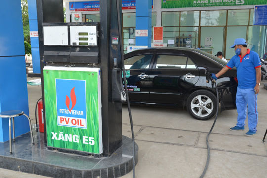 Vì sao giá xăng dầu trong nước được tính theo giá quốc tế?