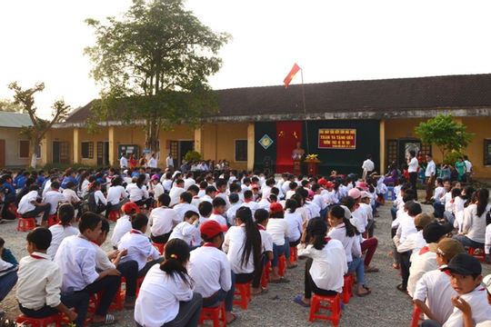 Công đoàn Kiểm toán Nhà nước tặng 22 bộ máy vi tính cho hai trường học tại huyện Đô Lương