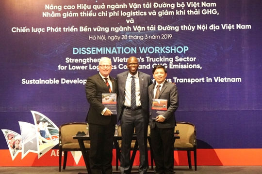 Nâng cao hiệu quả vận tải đường bộ và đường thủy nội địa