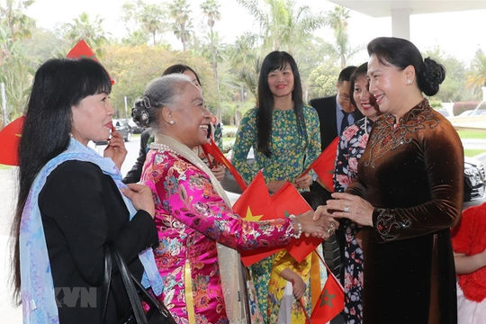 Chủ tịch Quốc hội gặp gỡ cán bộ Đại sứ quán và kiều bào tại Maroc