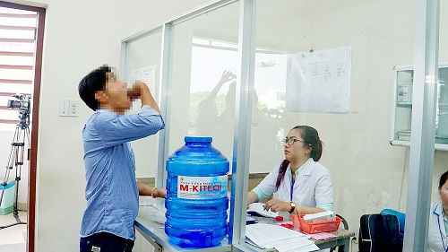 Bảo hiểm y tế - nguồn tài chính bền vững  cho điều trị HIV/AIDS