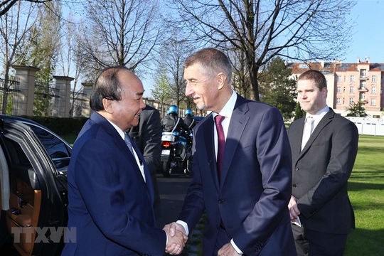 Thủ tướng Séc chủ trì lễ đón chính thức Thủ tướng Nguyễn Xuân Phúc