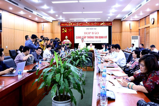 Bộ Nội vụ thông tin về một số vấn đề “nóng” trong công tác quản lý cán bộ, công chức, viên chức