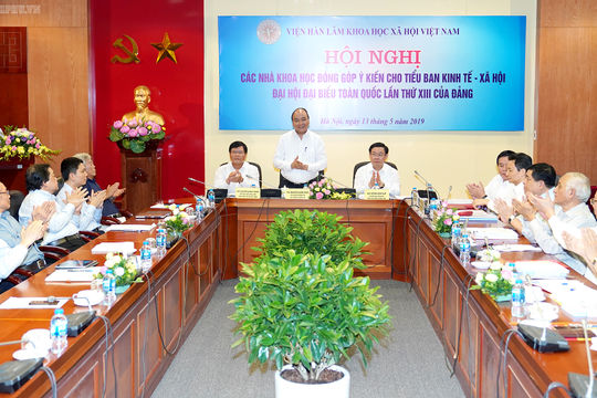 Thủ tướng dự Hội nghị “các nhà khoa học đóng góp ý kiến cho Tiểu ban Kinh tế- Xã hội của Đại hội XIII của Đảng”