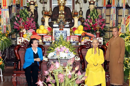 Chủ tịch Quốc hội chúc mừng Đại lão Hòa thượng Thích Phổ Tuệ Chủ tịch Quốc hội chúc mừng Đại lão Hòa thượng Thích Phổ Tuệ