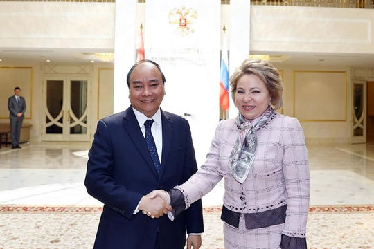Thủ tướng Nguyễn Xuân Phúc gặp Chủ tịch Hội đồng Liên bang Nga