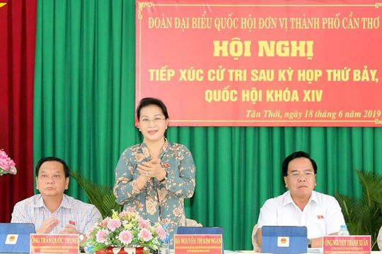 Chủ tịch Quốc hội Nguyễn Thị Kim Ngân tiếp xúc cử tri huyện Phong Điền