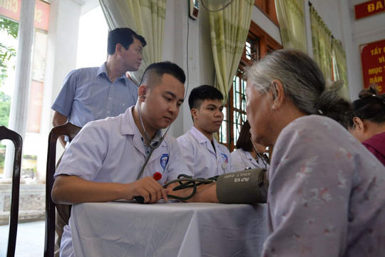 Bảo hiểm y tế góp phần chăm sóc sức khỏe người cao tuổi