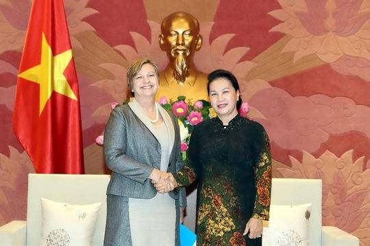 Chủ tịch Quốc hội tiếp Trưởng đại diện UNICEF tại Việt Nam