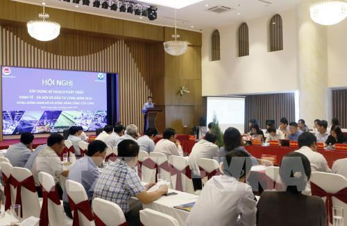 Xây dựng kế hoạch phát triển kinh tế-xã hội và đầu tư công năm 2020 vùng Đông Nam Bộ và Đồng bằng sông Cửu Long