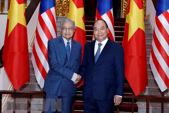 Thủ tướng Nguyễn Xuân Phúc đón, hội đàm với Thủ tướng Malaysia