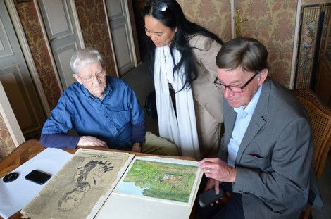 Cựu binh Pháp tặng tranh Hồ Chủ tịch cho Việt Nam sau 70 năm gìn giữ