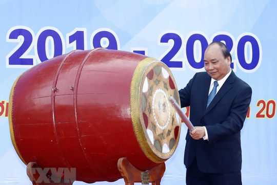 [Photo] Thủ tướng dự Lễ khai giảng năm học mới tại trường THPT Sơn Tây