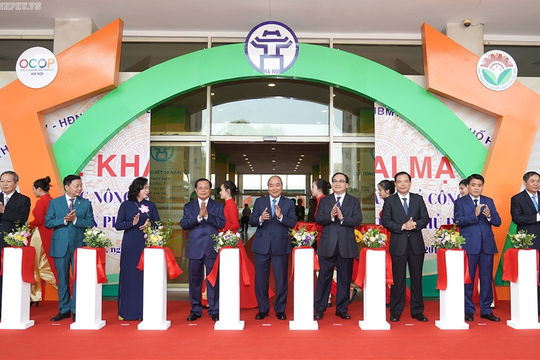 Thủ tướng dự Hội nghị tổng kết 10 năm xây dựng nông thôn mới tại Hà Nội