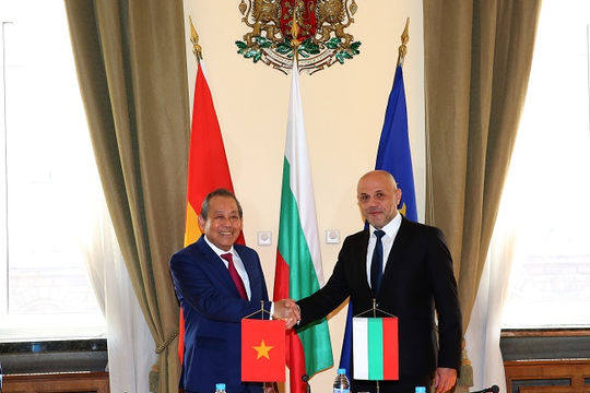 Phó Thủ tướng Thường trực hội đàm với Phó Thủ tướng Bulgaria