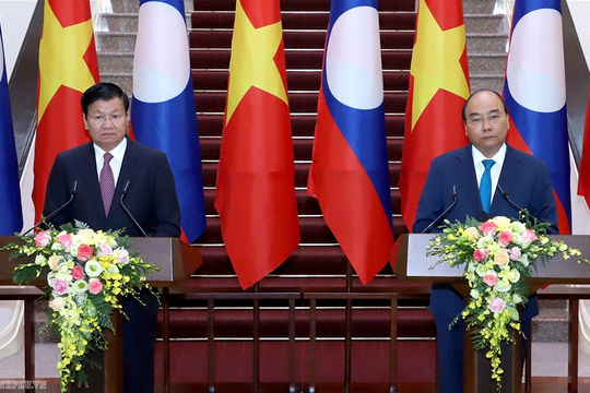 Thủ tướng Nguyễn Xuân Phúc hội đàm với Thủ tướng Lào