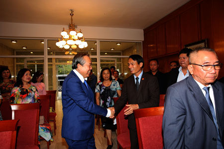 Phó Thủ tướng Thường trực thăm Đại sứ quán và cộng đồng người Việt tại Bulgaria