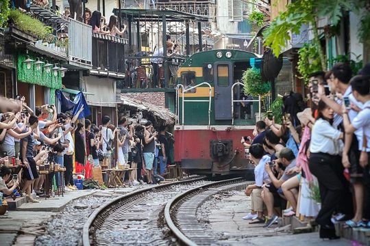 Xử lý nghiêm vi phạm trật tự an toàn giao thông đường sắt