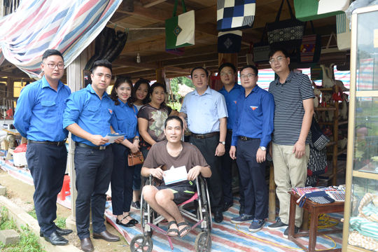 Đoàn thanh niên Kiểm toán nhà nước trao quà từ thiện tại tỉnh Thanh Hóa và Hòa Bình