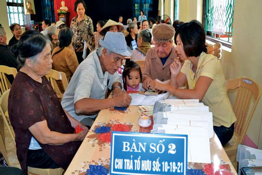 Tham gia bảo hiểm xã hội, bảo đảm nguồn lương hưu khi về già