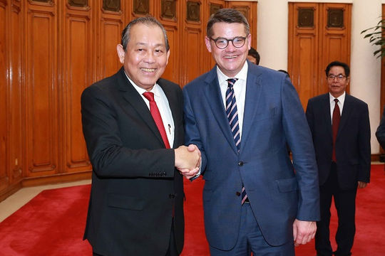 Phó Thủ tướng Thường trực tiếp Chủ tịch Nghị viện bang Hessen (CHLB Đức)