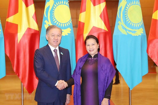 Chủ tịch Quốc hội đón, hội đàm với Chủ tịch Hạ viện Kazakhstan Chủ tịch Quốc hội đón, hội đàm với Chủ tịch Hạ viện Kazakhstan