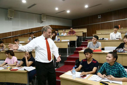 Tăng cường đào tạo, bồi dưỡng năng lực ngoại ngữ cho cán bộ, công chức, viên chức