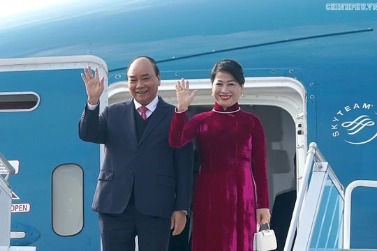 Thủ tướng đến Busan, bắt đầu chương trình tham dự Hội nghị cấp cao ASEAN-Hàn Quốc