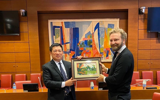 Tổng Kiểm toán Nhà nước Hồ Đức Phớc thăm và làm việc với Hạ viện Cộng hòa Pháp