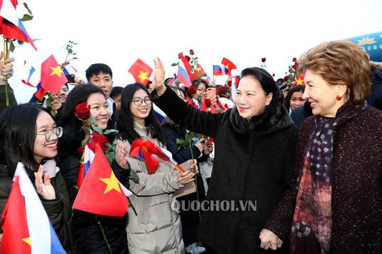 Chủ tịch Quốc hội gặp cộng đồng người Việt tại Thủ đô Moscow