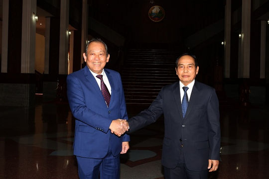 Phó Thủ tướng Thường trực hội đàm Phó Thủ tướng Lào