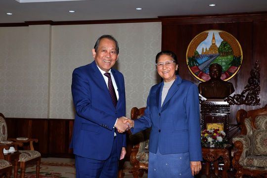 Phó Thủ tướng Thường trực Chính phủ hội kiến Chủ tịch Quốc hội Lào