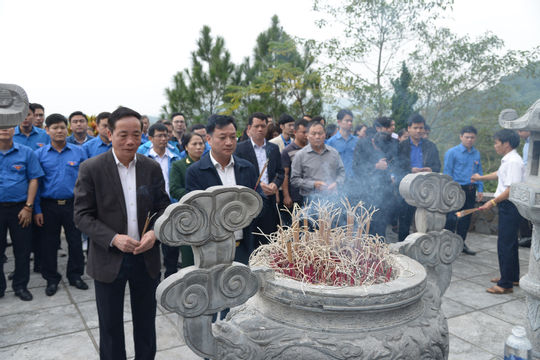 Đoàn công tác của Kiểm toán Nhà nước tiếp tục hành trình đến với địa chỉ Đỏ