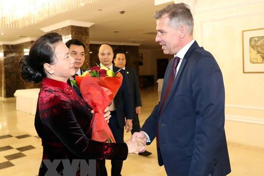 Chủ tịch Quốc hội hội đàm với lãnh đạo Đảng Cộng sản Belarus