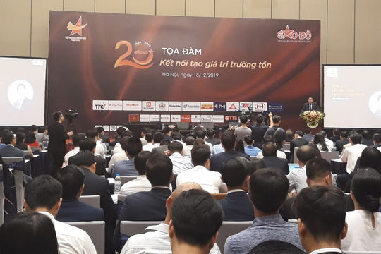 Sau khi gặp Thủ tướng, Top 10 doanh nhân Sao Đỏ năm 2019 đã được tôn vinh và trao giải thưởng