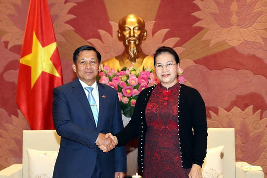 Chủ tịch Quốc hội tiếp Tổng Tư lệnh các lực lượng vũ trang Myanmar